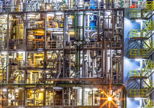 Fotografía de una fábrica química