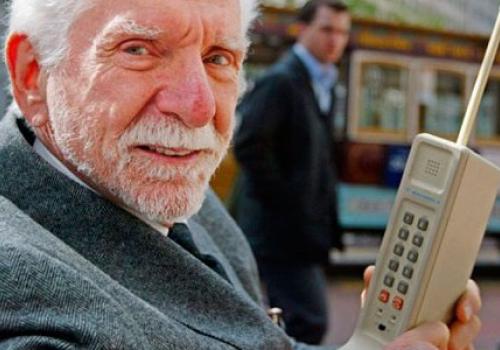 Imagen del celular DynaTAC 8000x